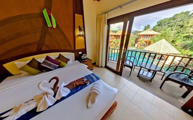 Deluxe Oda, Balkon, Havuz Manzaralı