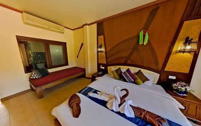Deluxe Oda, Balkon, Havuz Manzaralı