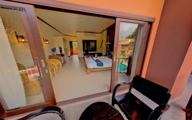 Deluxe Oda, Balkon, Havuz Manzaralı