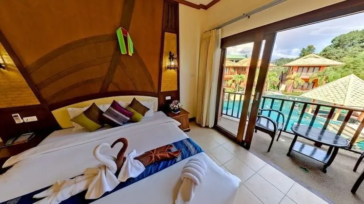 Deluxe Oda, Balkon, Havuz Manzaralı
