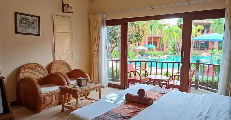 Deluxe Oda, Balkon, Havuz Manzaralı