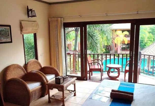 Deluxe Oda, Balkon, Havuz Manzaralı