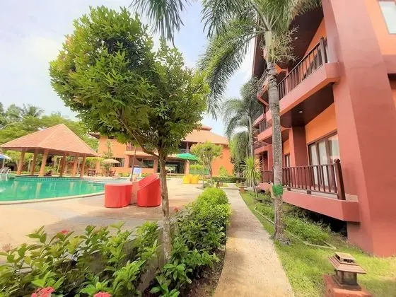 Deluxe Oda, Balkon, Havuz Manzaralı
