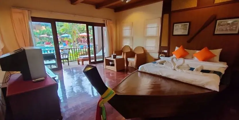 Exclusive Oda, Balkon, Havuz Manzaralı