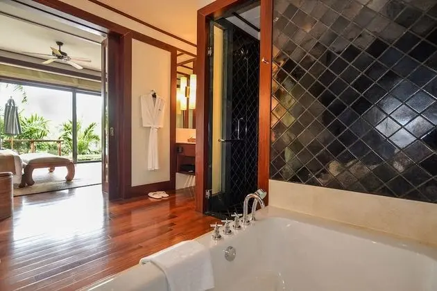 2 Bedroom Pool Suite