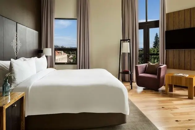 Andaz, Junior Süit