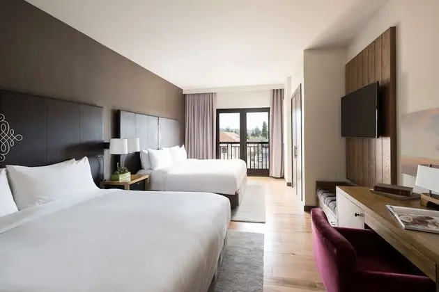 Deluxe Oda (2 King Beds)