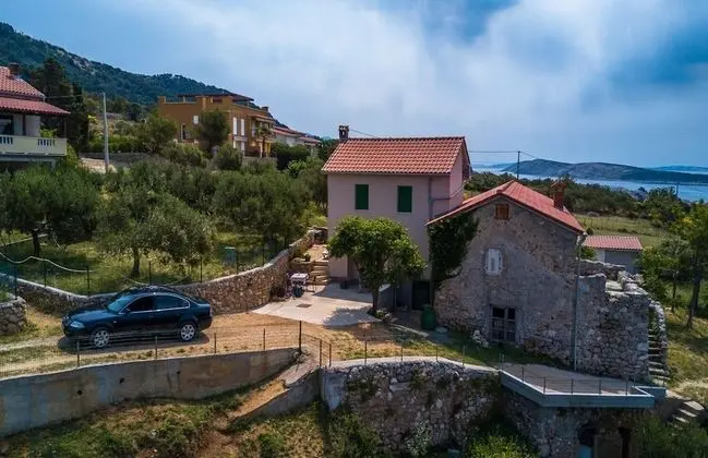 Ev (Anđeli - nice and comfortable house )