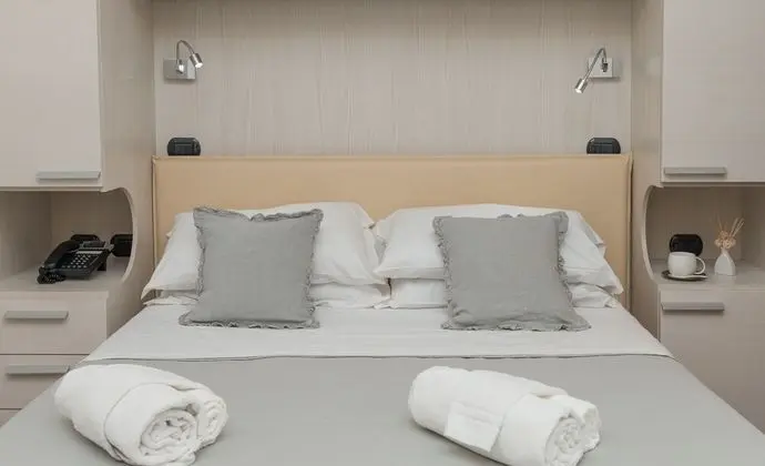 Luxury Tek Büyük Yataklı Oda