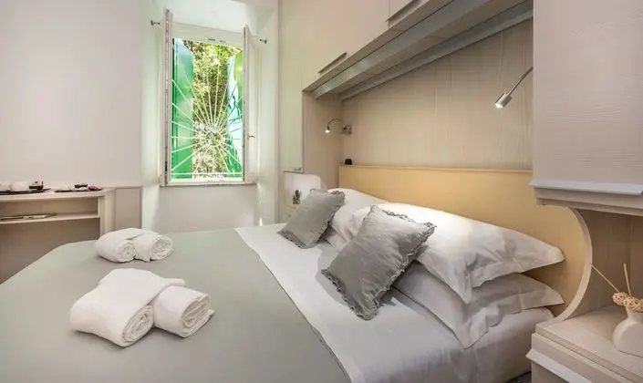 Luxury Tek Büyük Yataklı Oda