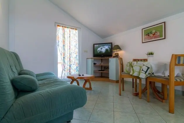 Apart Daire (Anđeo - 80 m from beach - A4(2+2))