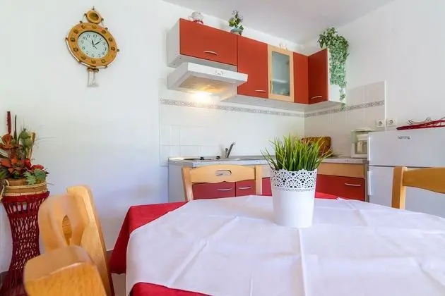 Apart Daire (Anđeo - 80 m from beach - A5(2+2))