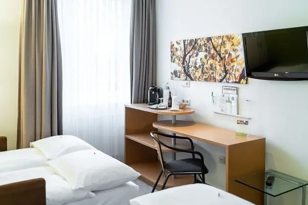 Family Tek Büyük Yataklı Oda