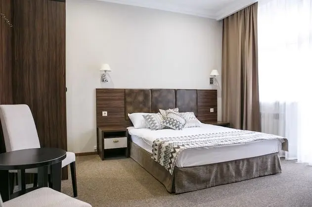 Tek Büyük Yataklı Oda (With Bath)