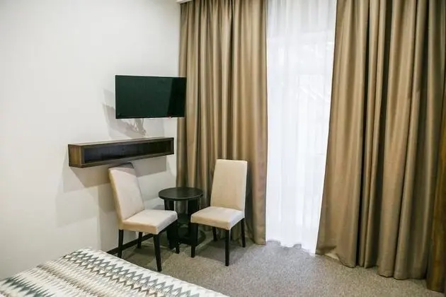 Tek Büyük Yataklı Oda (With Bath)