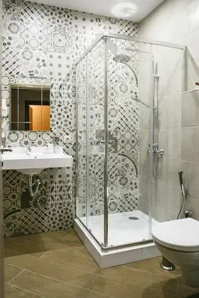 Tek Büyük Yataklı Oda (With Bath)