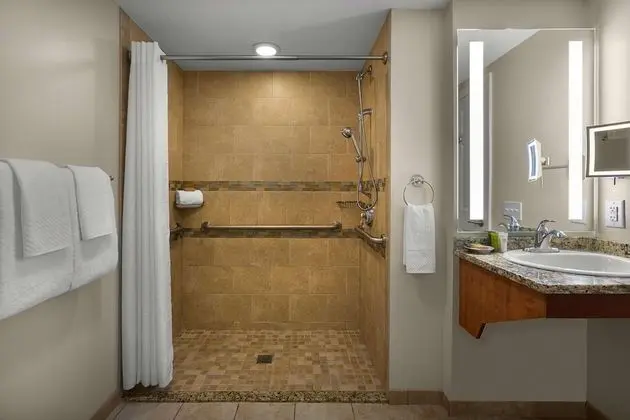Süit, 3 Yatak Odası, Engellilere Uygun, Okyanusa Sıfır (Hearing, Roll-In Shower)