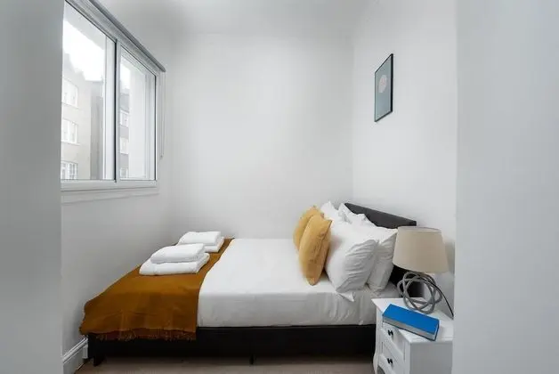 Three Bedroom Apartment with Roof Terrace