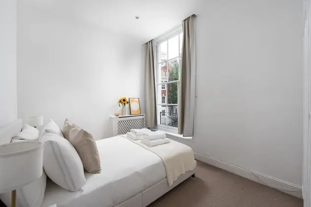 Three Bedroom Apartment with Roof Terrace