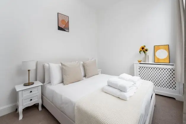 Three Bedroom Apartment with Roof Terrace