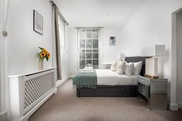Three Bedroom Apartment with Roof Terrace