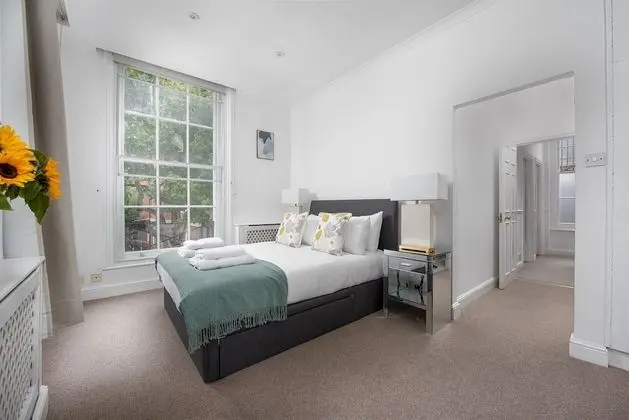 Three Bedroom Apartment with Roof Terrace