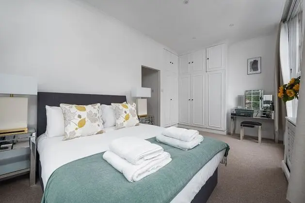 Three Bedroom Apartment with Roof Terrace