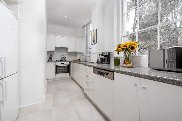 Three Bedroom Apartment with Roof Terrace