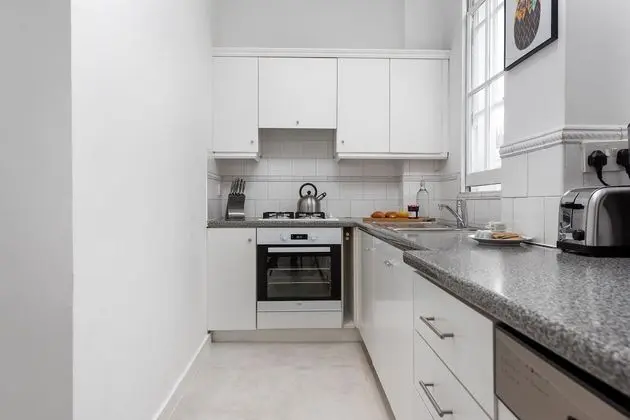 Three Bedroom Apartment with Roof Terrace