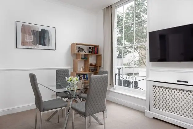 Three Bedroom Apartment with Roof Terrace