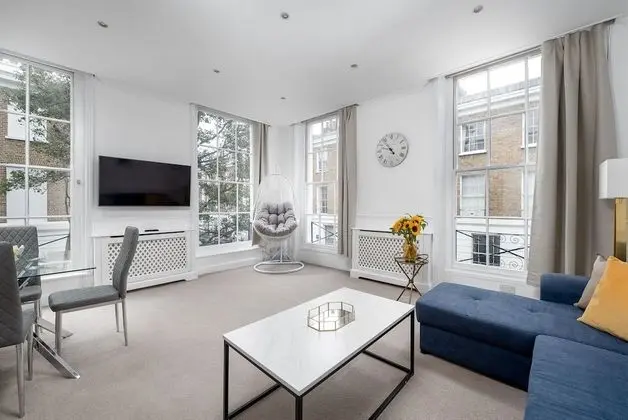 Three Bedroom Apartment with Roof Terrace