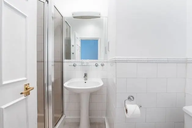 Three Bedroom Apartment with Roof Terrace