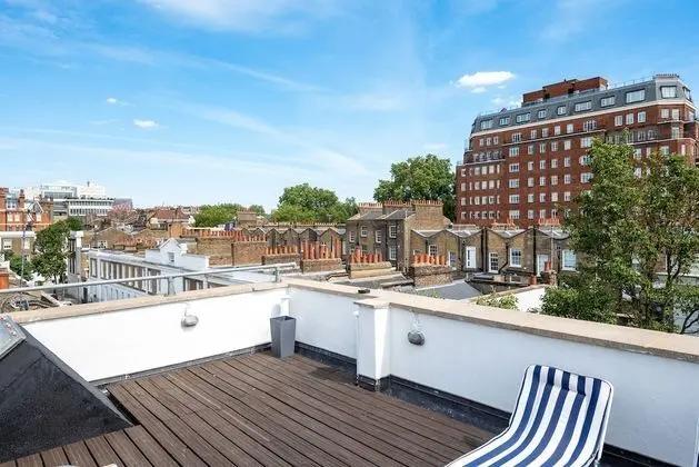 Three Bedroom Apartment with Roof Terrace