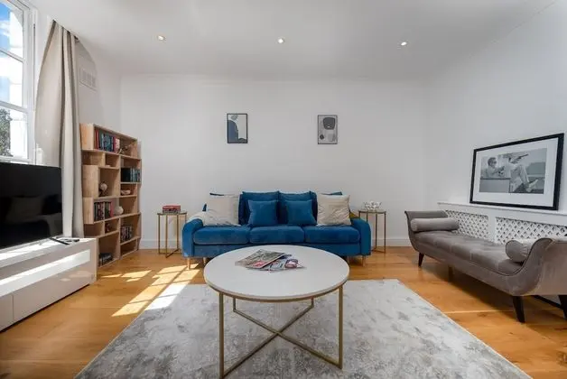 Two Bedroom Apartment with Roof Terrace