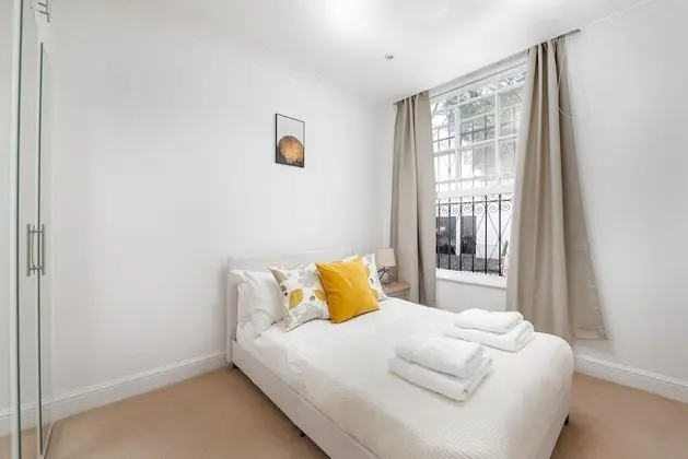 Two Bedroom Apartment with Roof Terrace