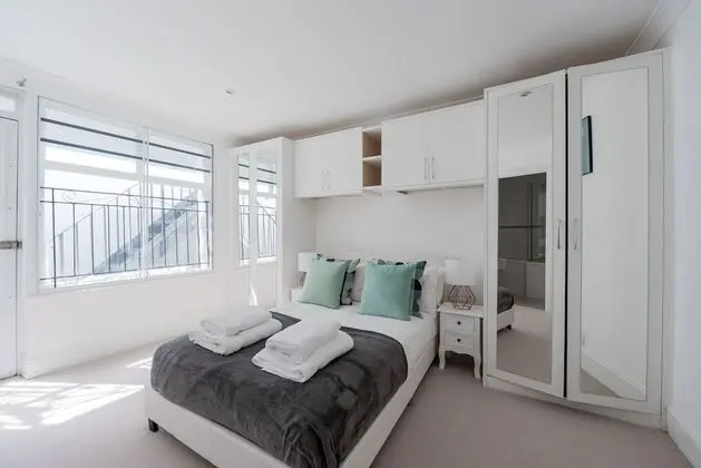 Two Bedroom Apartment with Roof Terrace
