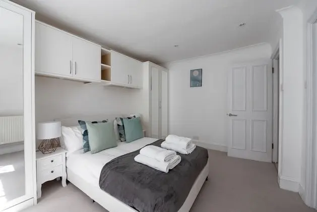 Two Bedroom Apartment with Roof Terrace