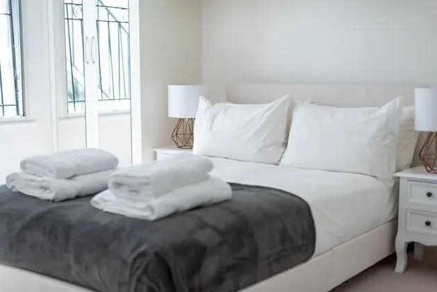 Two Bedroom Apartment with Roof Terrace