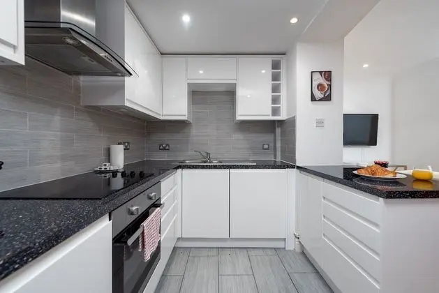 Two Bedroom Apartment with Roof Terrace