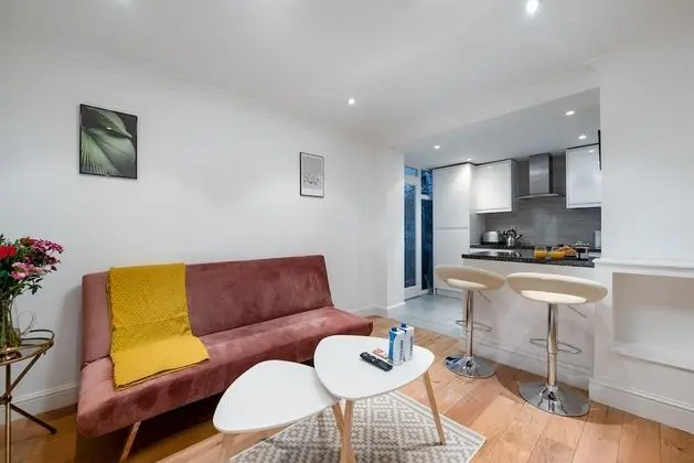 Two Bedroom Apartment with Roof Terrace