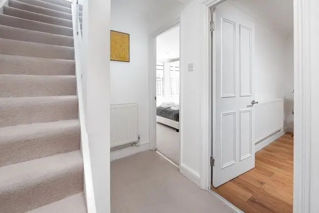 Two Bedroom Apartment with Roof Terrace