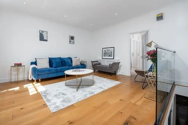 Two Bedroom Apartment with Roof Terrace