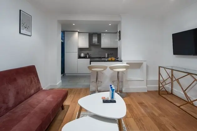 Two Bedroom Apartment with Roof Terrace