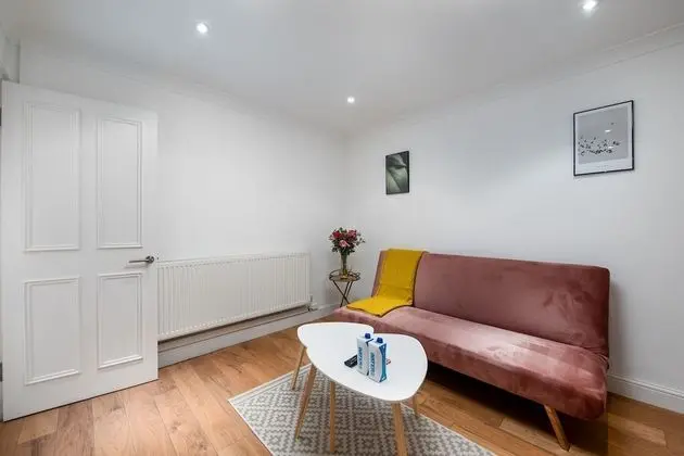 Two Bedroom Apartment with Roof Terrace