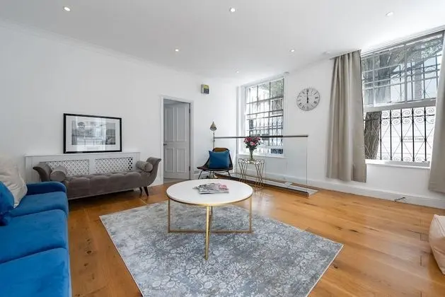 Two Bedroom Apartment with Roof Terrace