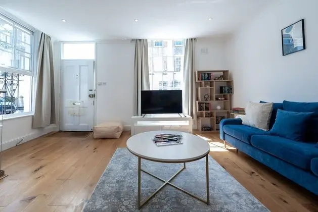 Two Bedroom Apartment with Roof Terrace