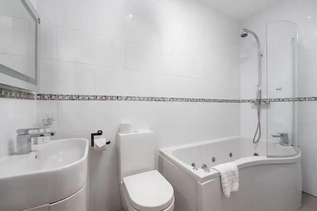 Two Bedroom Apartment with Roof Terrace