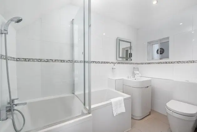 Two Bedroom Apartment with Roof Terrace