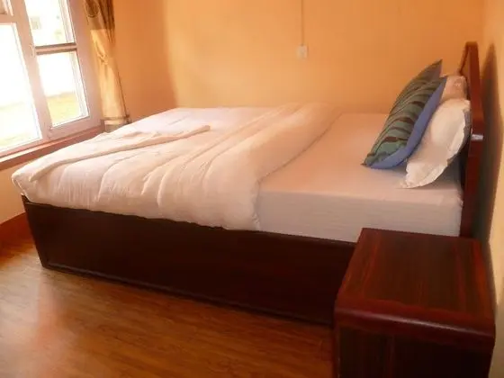 Tek Büyük veya İki Ayrı Yataklı Oda, Bahçe Manzaralı