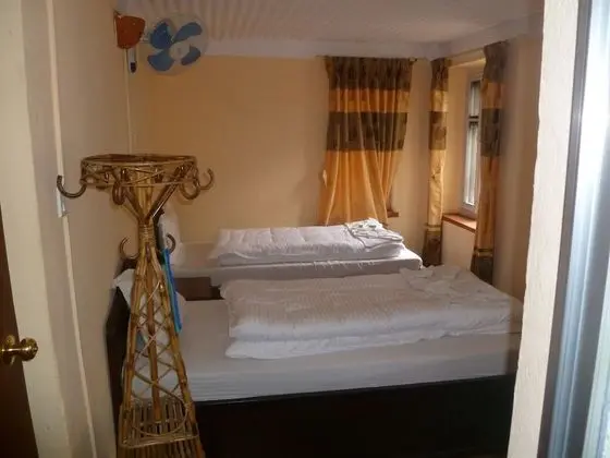 Tek Büyük veya İki Ayrı Yataklı Oda, Bahçe Manzaralı